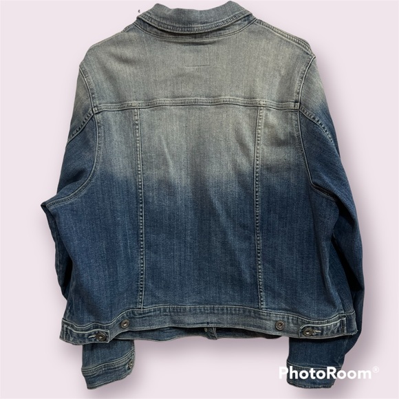 Torrid DISTRESSED JEAN JACKET Size 3 - Picture 6 of 12